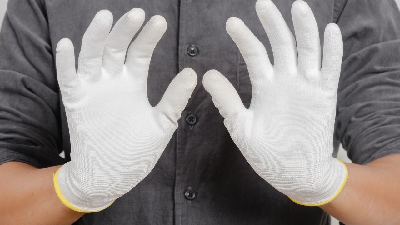 does latex/rubber gloves stop electricity