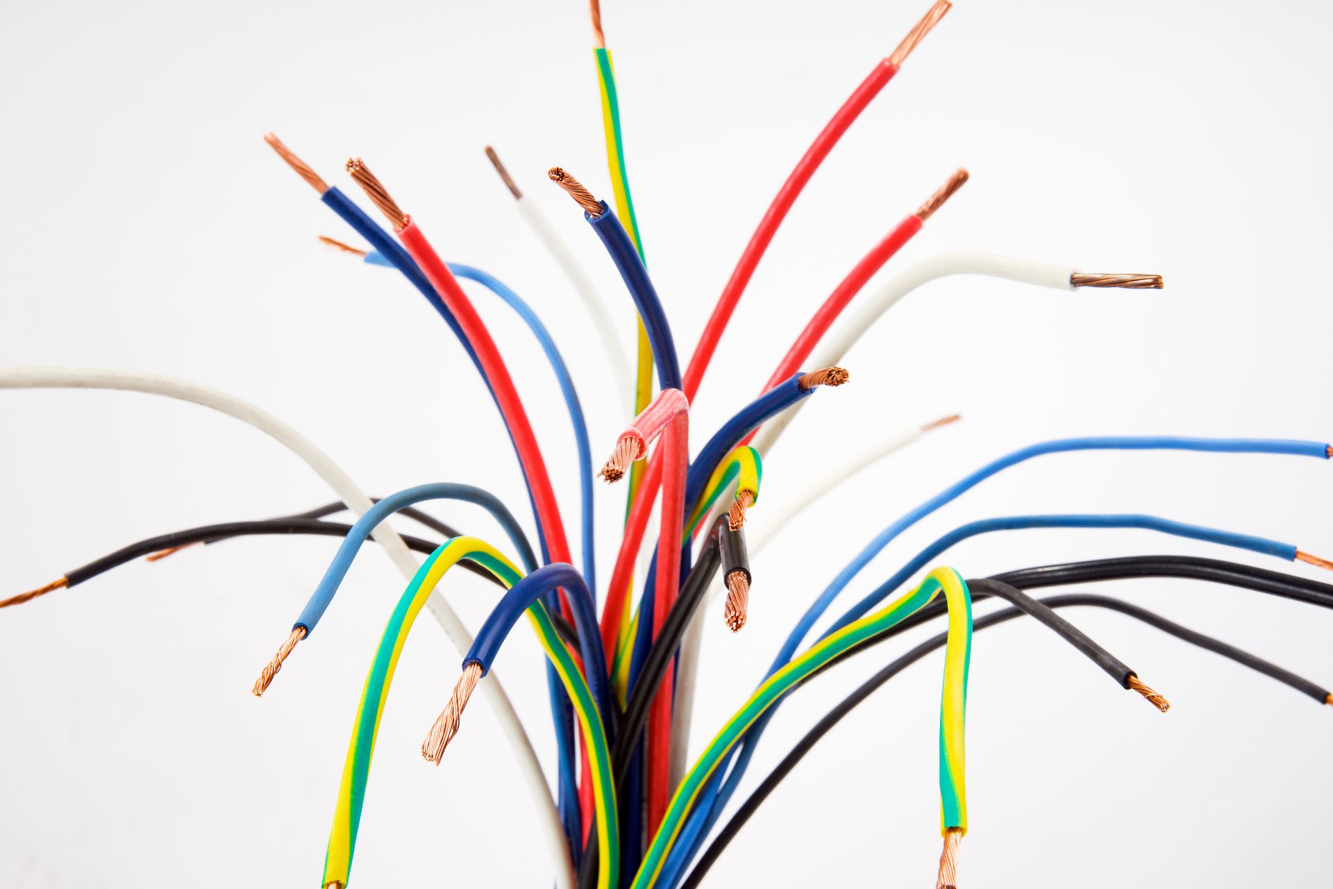 can-you-connect-hot-and-neutral-wires-with-safety-tips