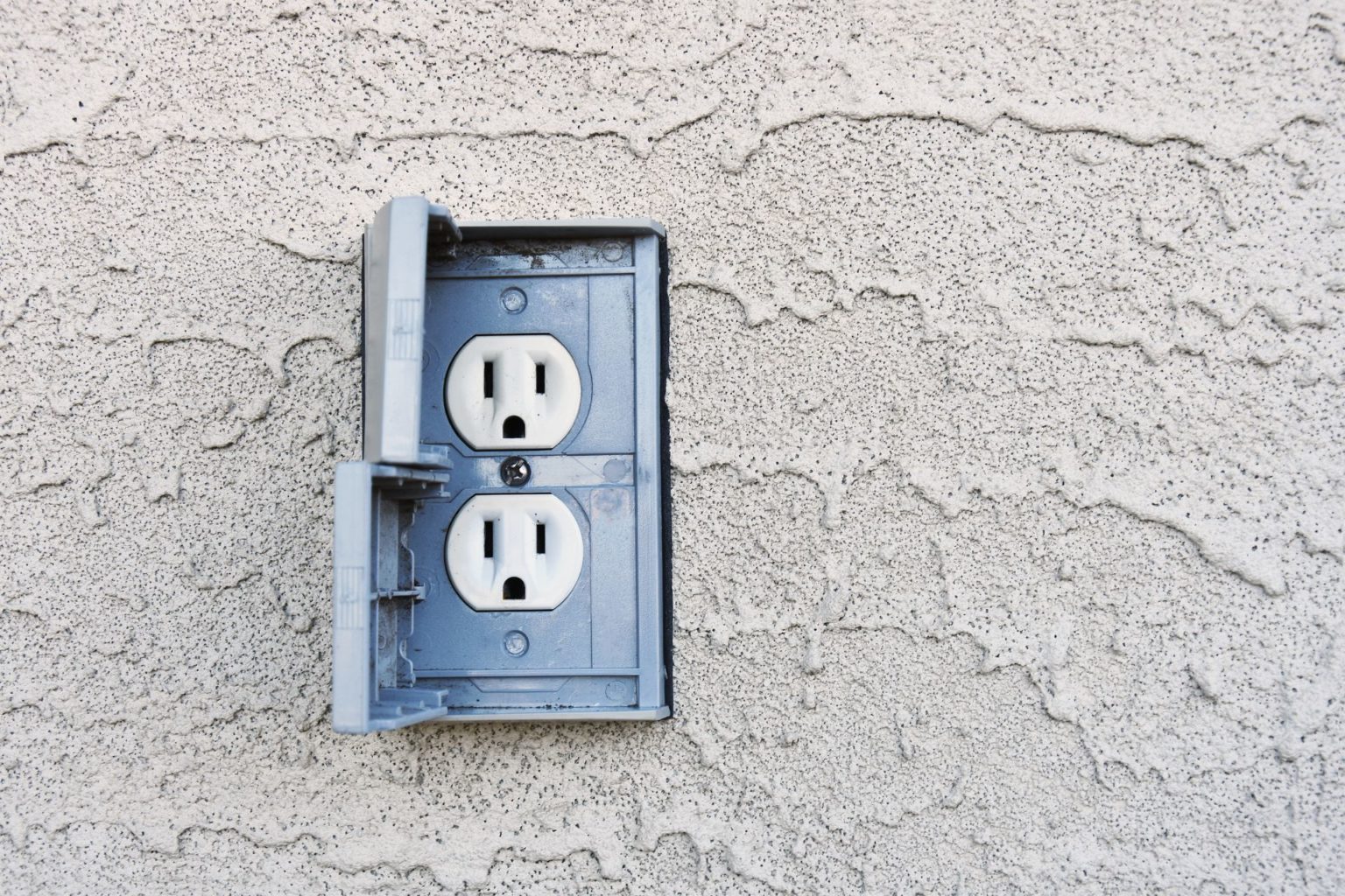 No Outdoor Outlet (Reasons, Solutions & Its Alternatives