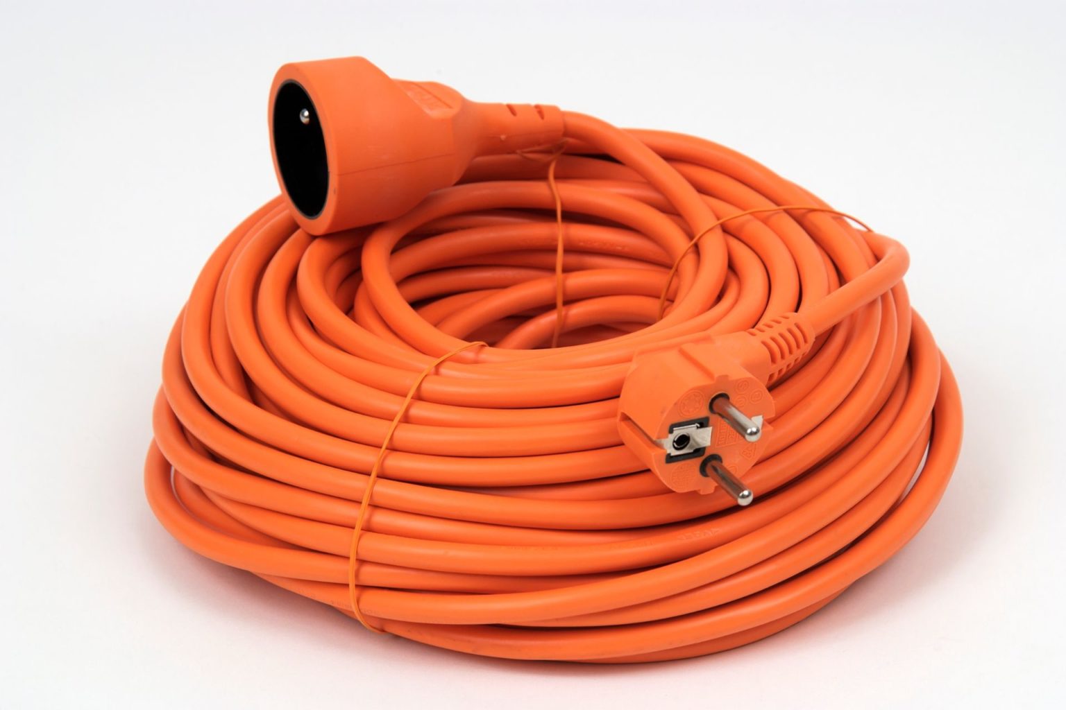 Can You Bury An Extension Cord? (The Safe & Proper Way