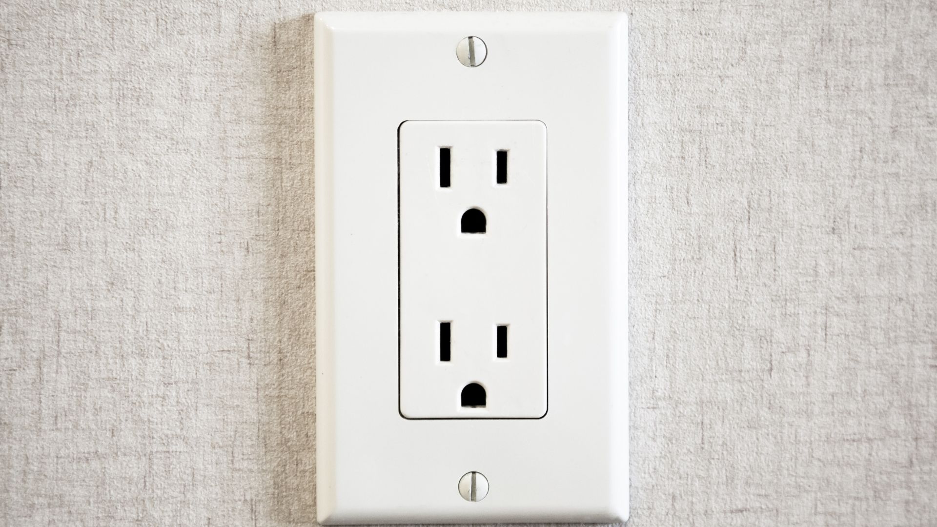 are tamper resistant outlets required